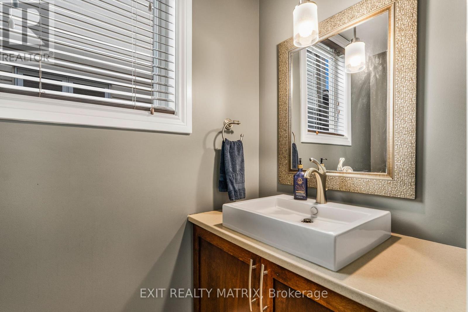 Property at 352 OAKCREST WAY image 5