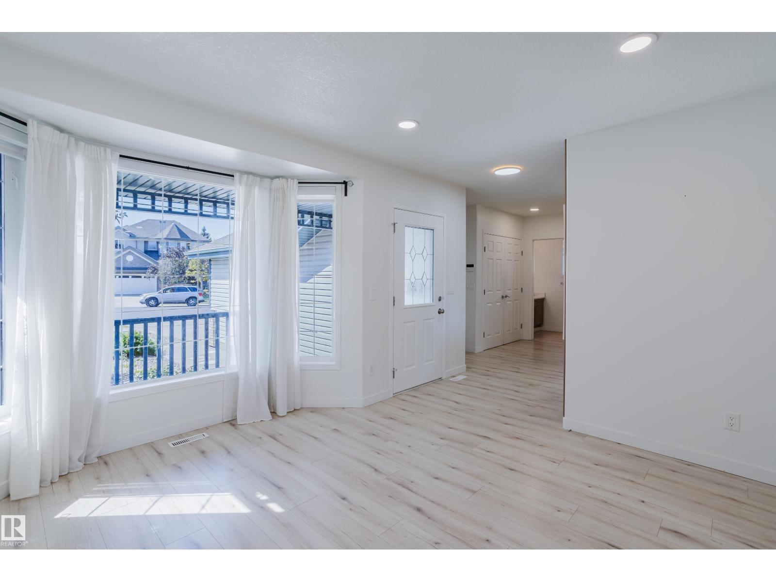 1665 Glastonbury Bv Nw, Edmonton, Alberta  T5T 6P3 - Photo 3 - E4455121