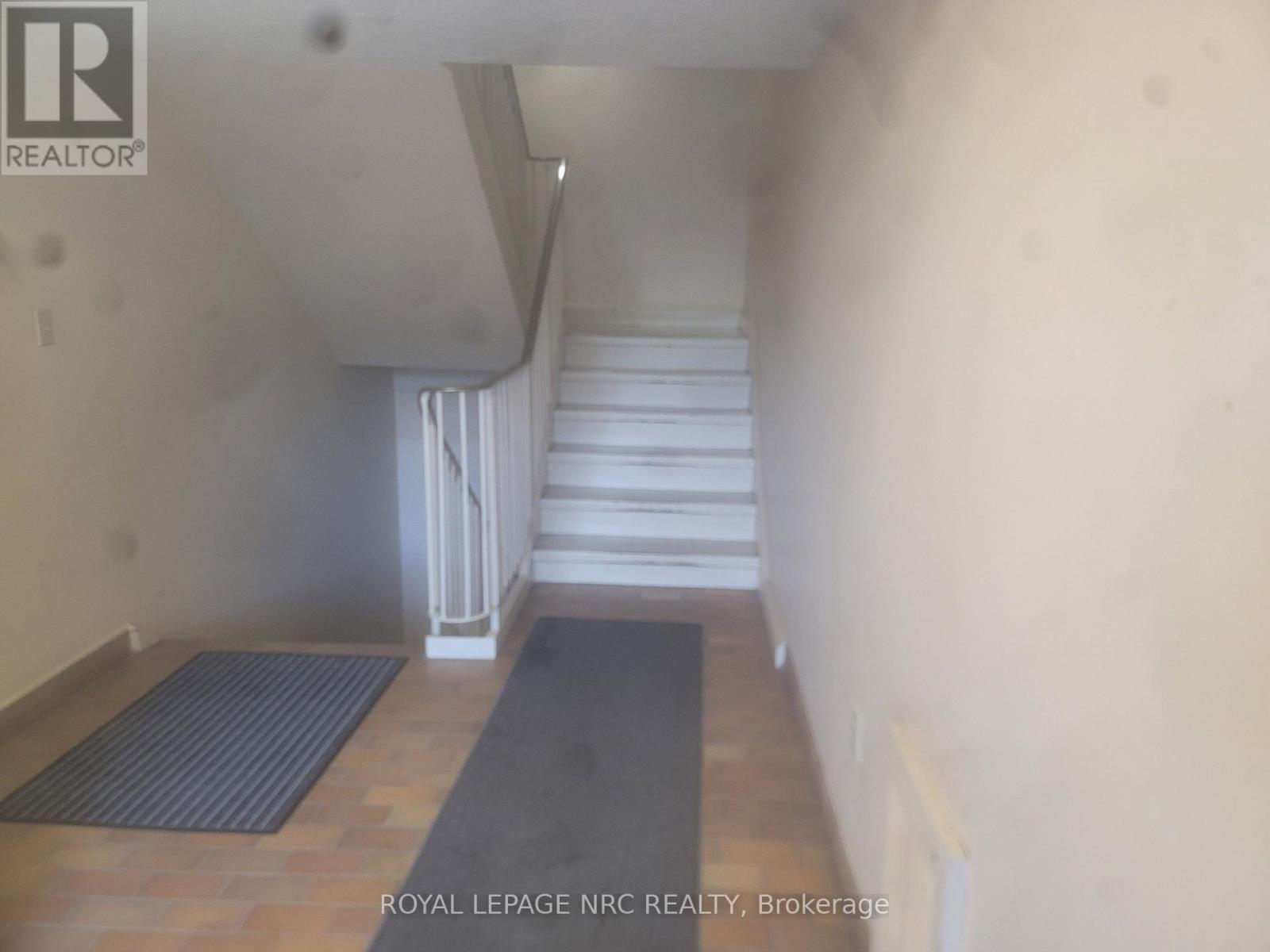 101 - 7116 Mcleod Road, Niagara Falls, Ontario  L2G 3H2 - Photo 2 - X12308874