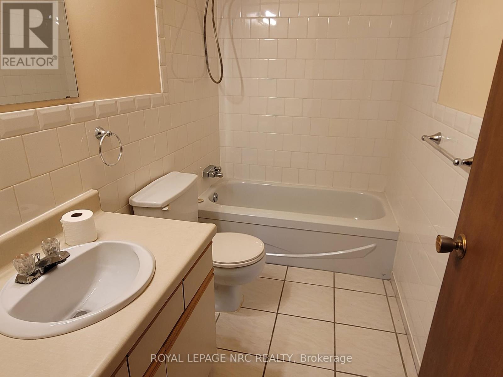 101 - 7116 Mcleod Road, Niagara Falls, Ontario  L2G 3H2 - Photo 12 - X12308874