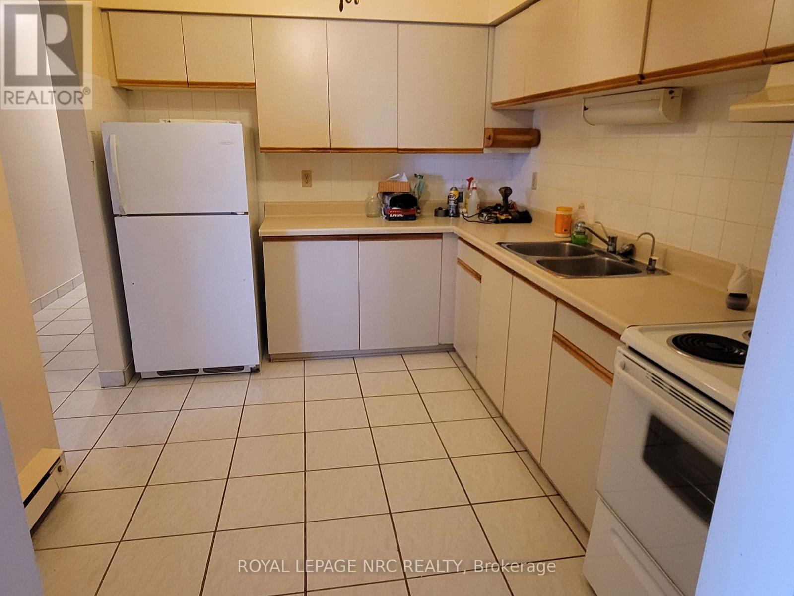 101 - 7116 Mcleod Road, Niagara Falls, Ontario  L2G 3H2 - Photo 4 - X12308874