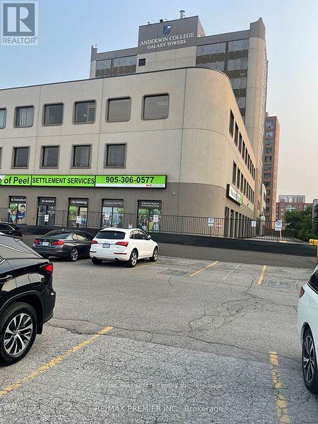 165 Dundas Street W, Mississauga, Ontario  L5B 2L6 - Photo 4 - W12366315
