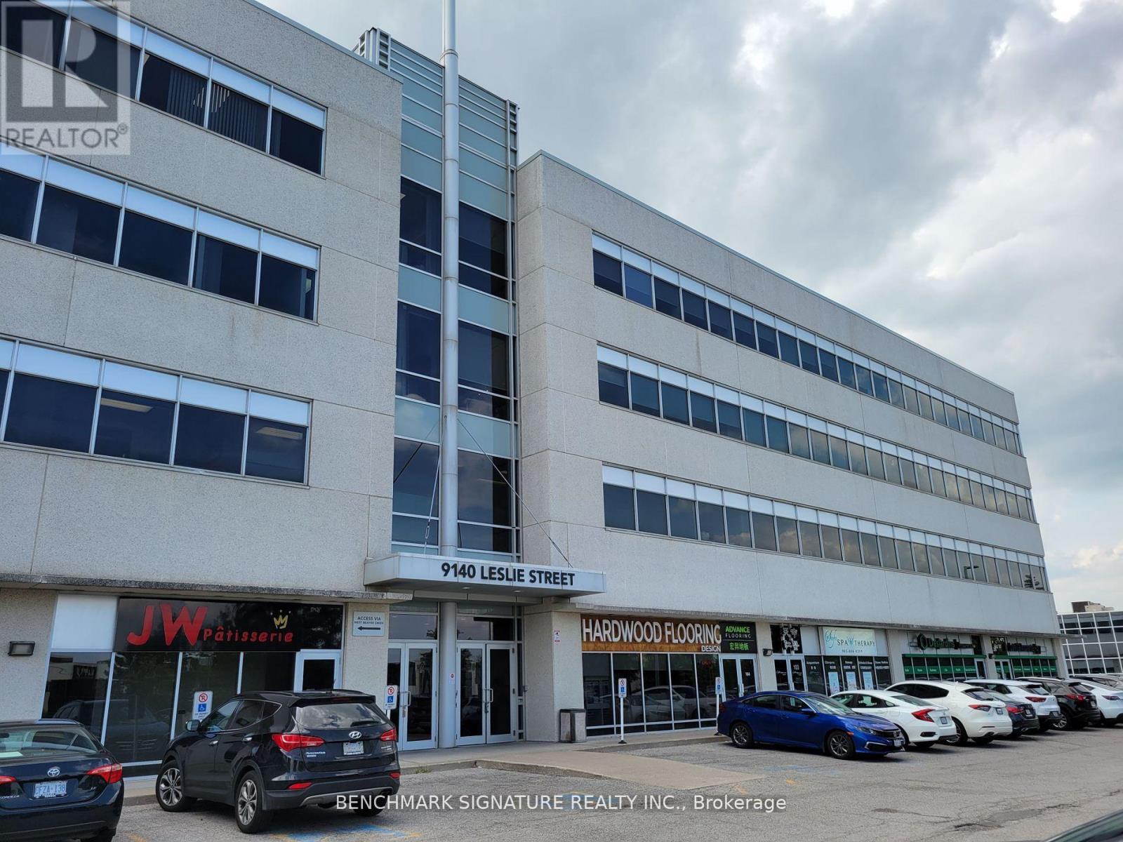 301 - 9140 Leslie Street, Richmond Hill, Ontario  L4B 0A9 - Photo 1 - N12369253