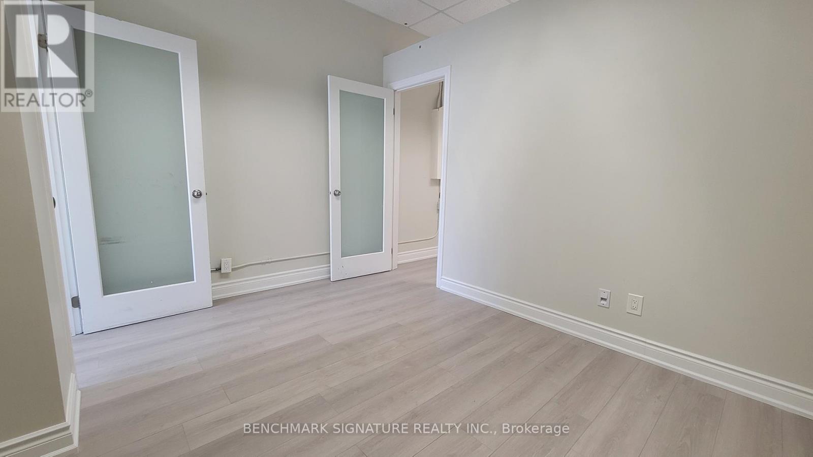 301 - 9140 Leslie Street, Richmond Hill, Ontario  L4B 0A9 - Photo 6 - N12369253