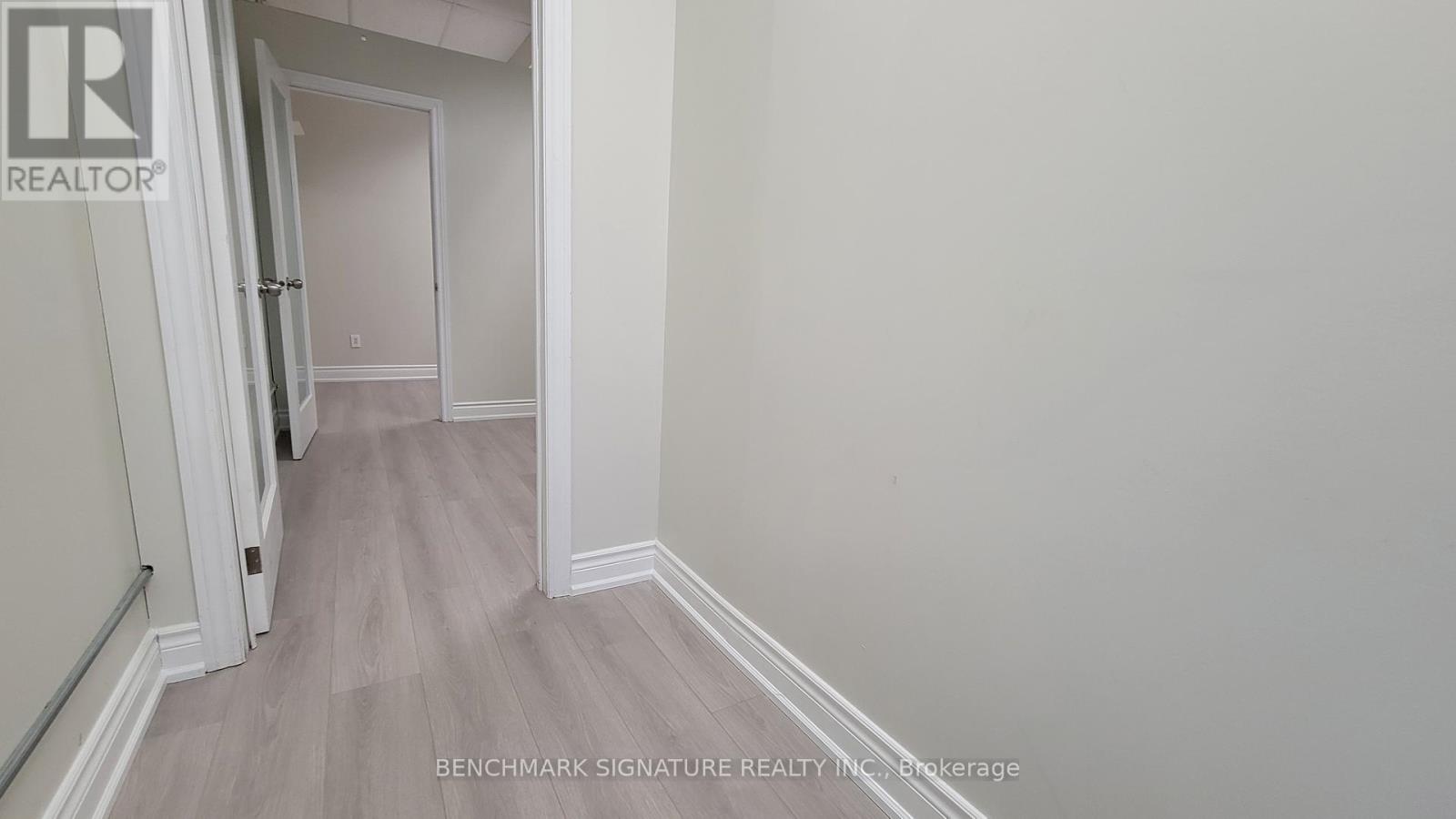 301 - 9140 Leslie Street, Richmond Hill, Ontario  L4B 0A9 - Photo 8 - N12369253