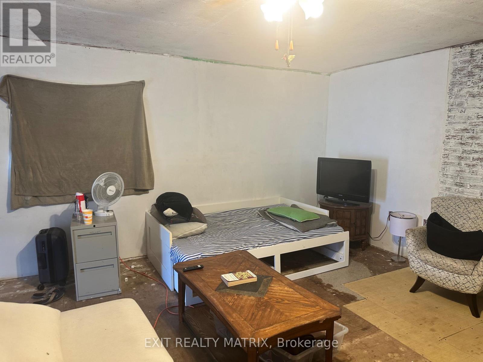 7771 Lawrence Street, Ottawa, Ontario  K0A 3J0 - Photo 4 - X12293625