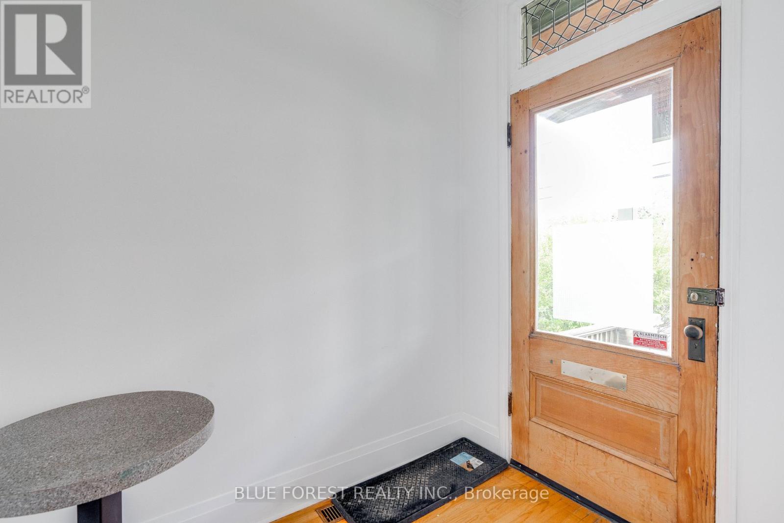 129 Duchess Avenue, London South, Ontario  N6C 1N8 - Photo 6 - X12369292