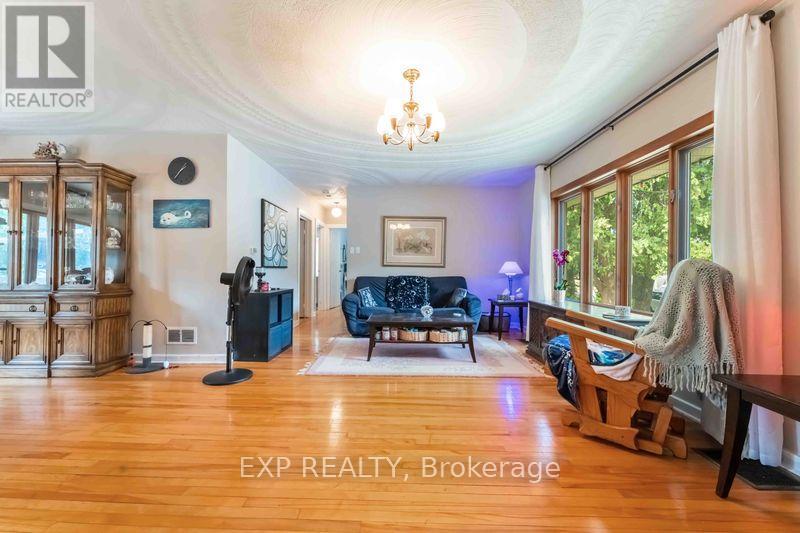 Property at 878 IVANHOE AVENUE image 5