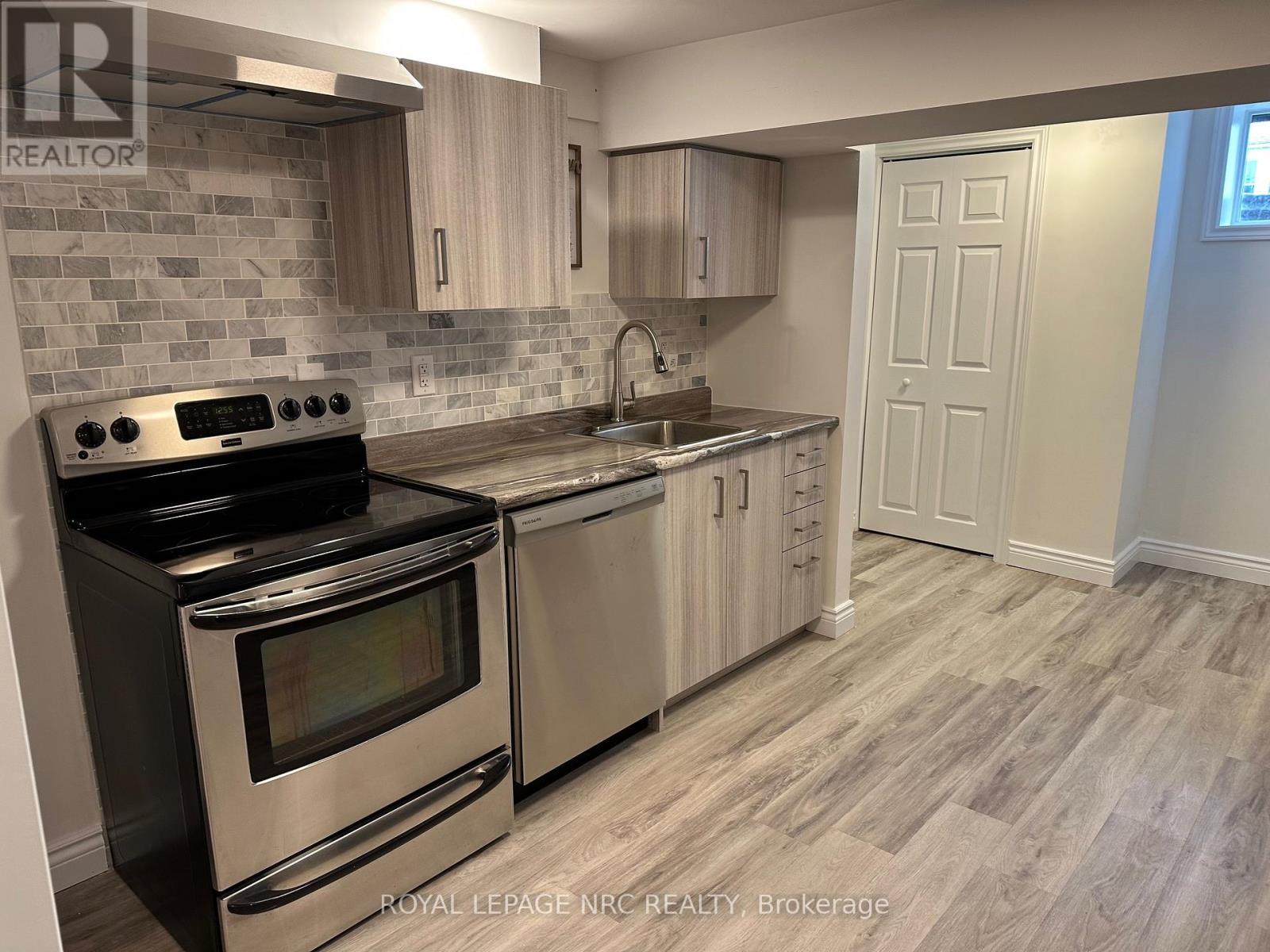 45 Catherine Street, Fort Erie, Ontario  L2A 2G8 - Photo 18 - X12369324