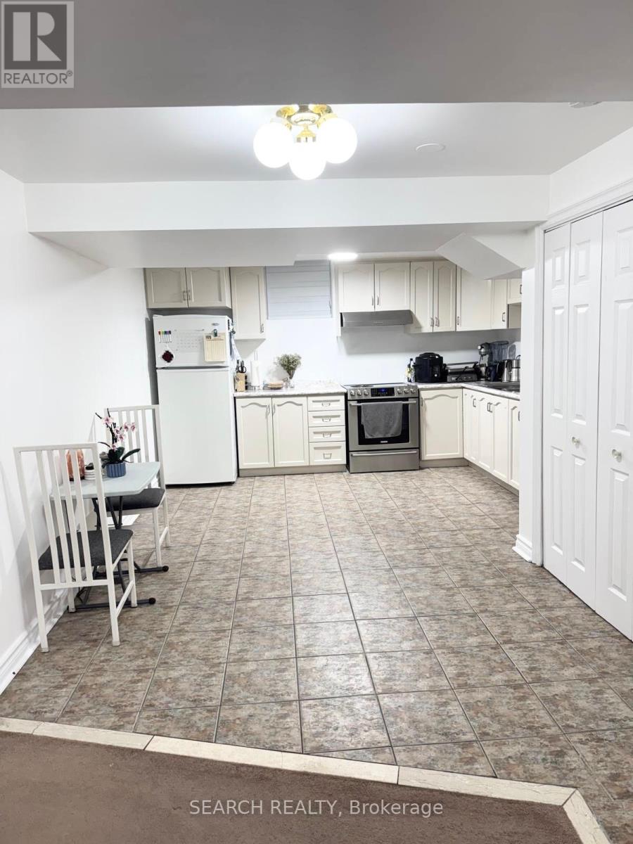 Basement Apt - 1010 White Clover Way, Mississauga, Ontario  L5V 1C8 - Photo 3 - W12369263