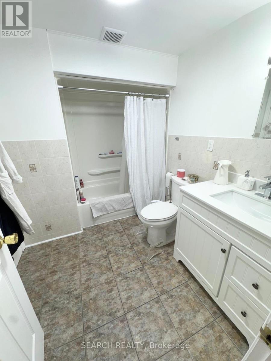 Basement Apt - 1010 White Clover Way, Mississauga, Ontario  L5V 1C8 - Photo 6 - W12369263
