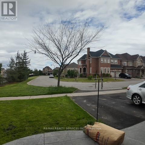 28 Lavallee Crescent, Brampton, Ontario  L6X 0E4 - Photo 3 - W12369271