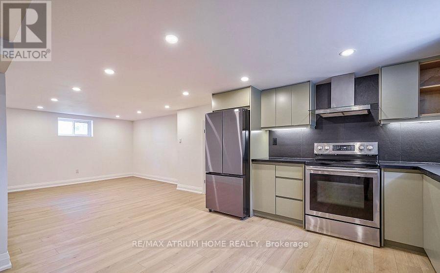 567 Atwater Avenue, Mississauga, Ontario  L5G 2A7 - Photo 15 - W12369272