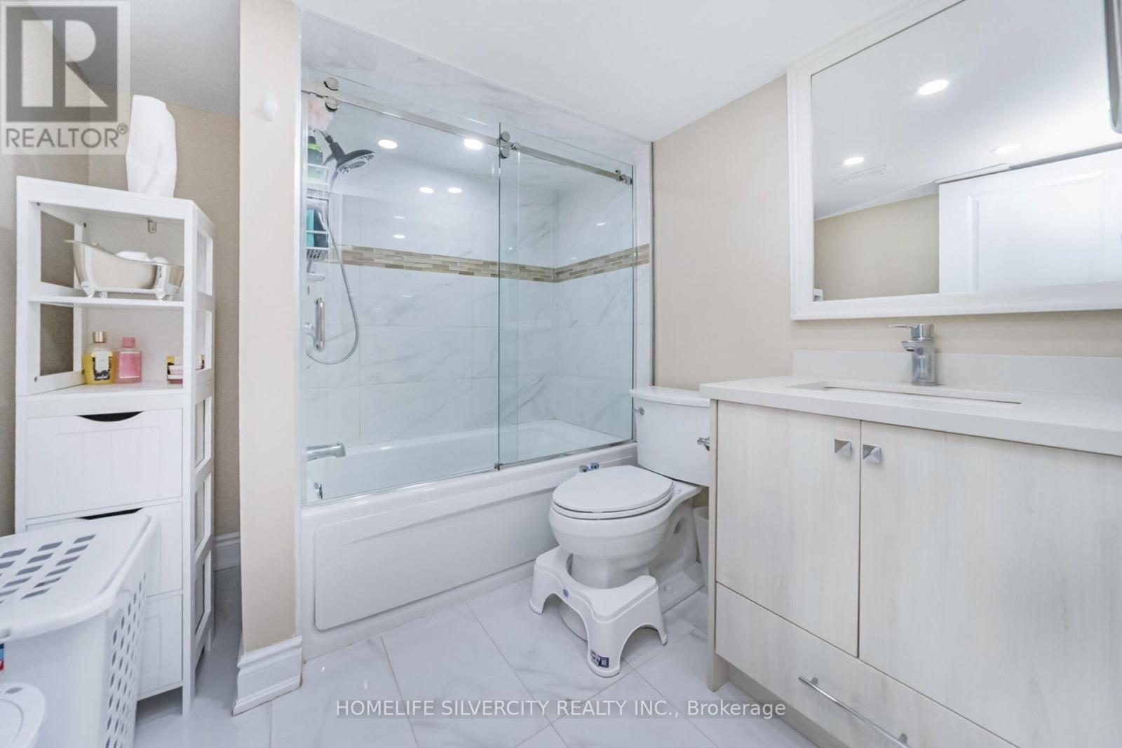 1587 Hallstone Road, Brampton, Ontario  L6Y 5K8 - Photo 43 - W12369275
