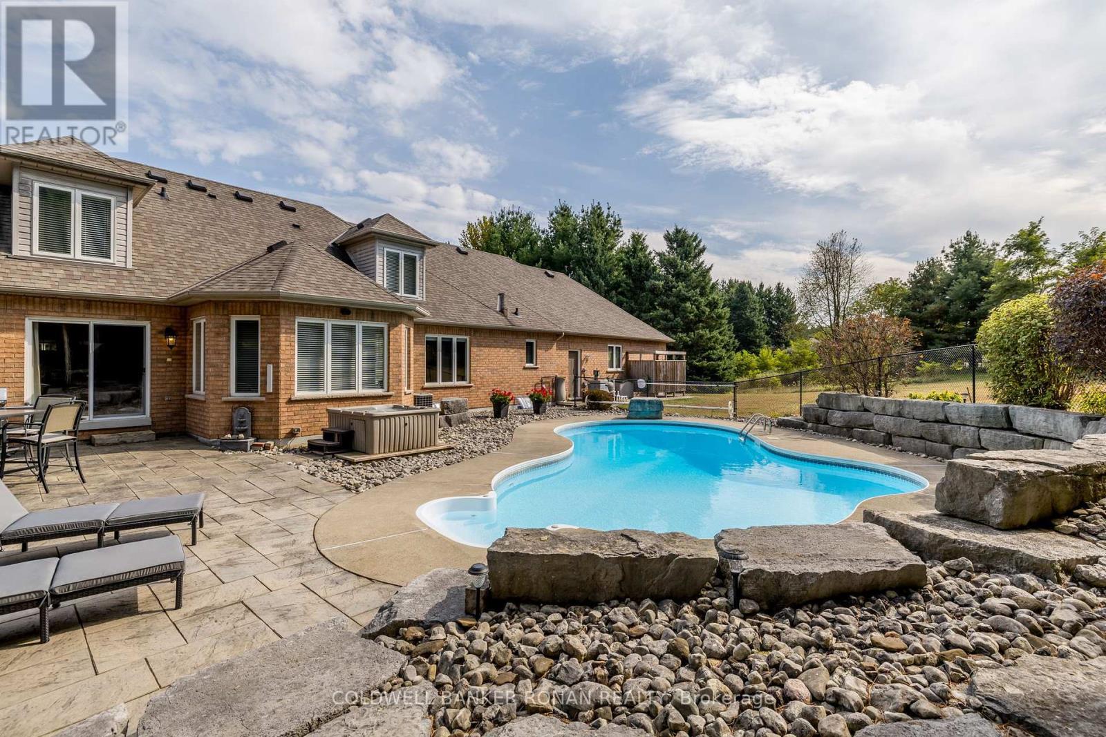 16 Indiana Drive, Caledon, Ontario  L7E 0C6 - Photo 31 - W12369302