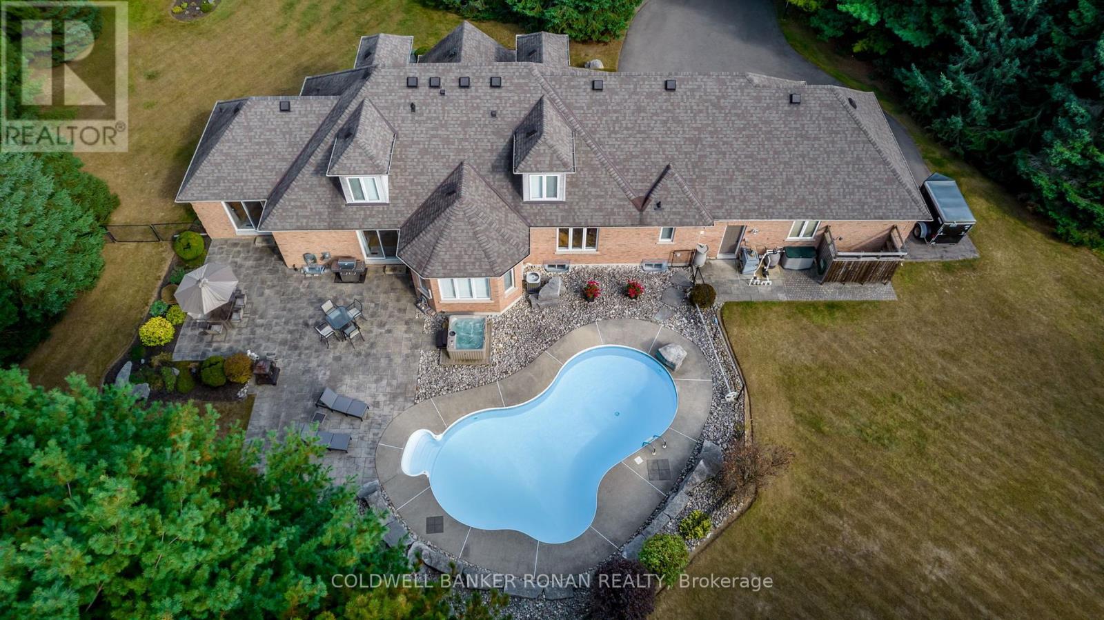 16 Indiana Drive, Caledon, Ontario  L7E 0C6 - Photo 46 - W12369302