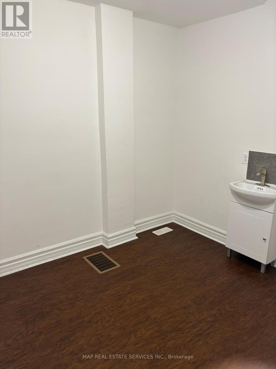 846 Browns Line, Toronto, Ontario  M8M 3W2 - Photo 10 - W12369308