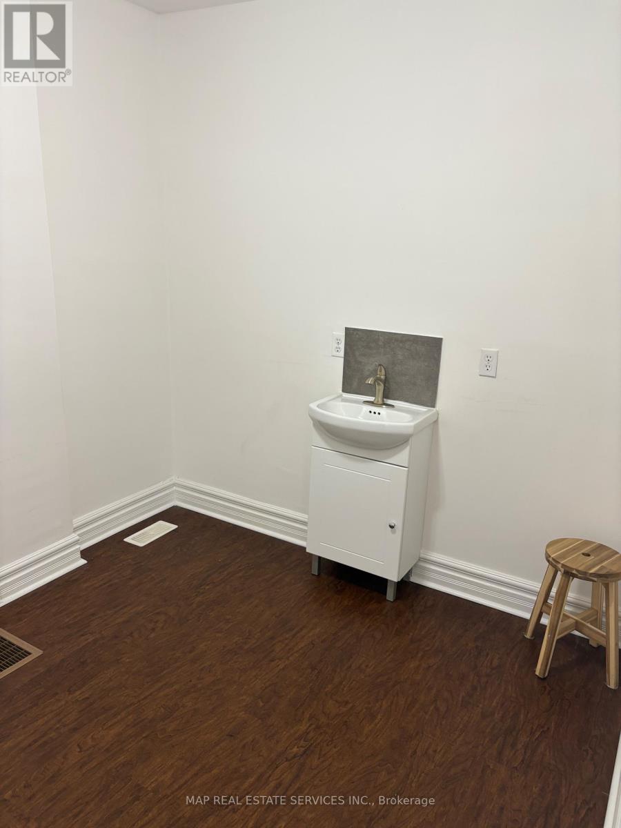 846 Browns Line, Toronto, Ontario  M8M 3W2 - Photo 15 - W12369308