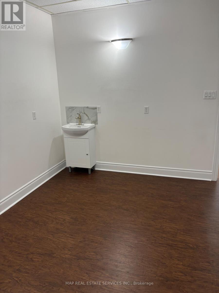 846 Browns Line, Toronto, Ontario  M8M 3W2 - Photo 17 - W12369308