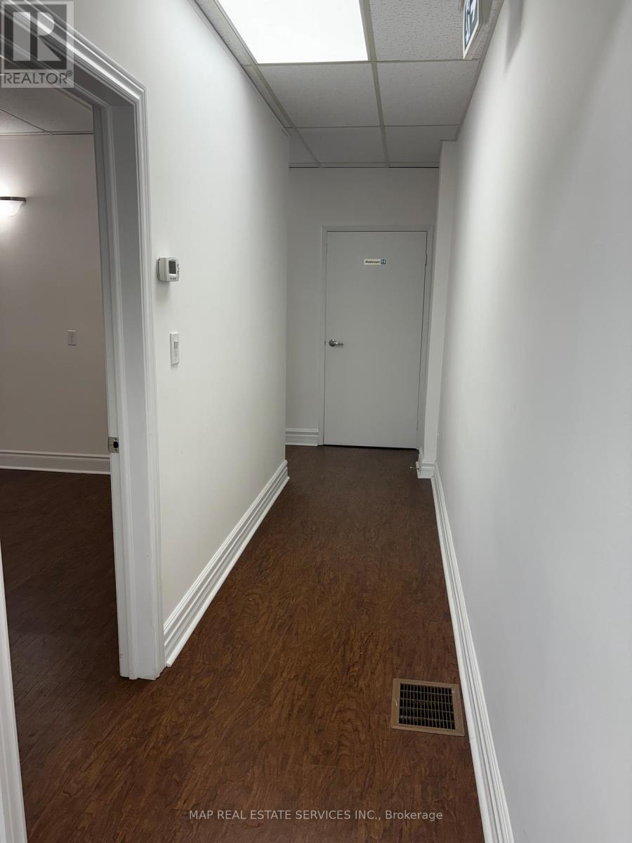 846 Browns Line, Toronto, Ontario  M8M 3W2 - Photo 18 - W12369308