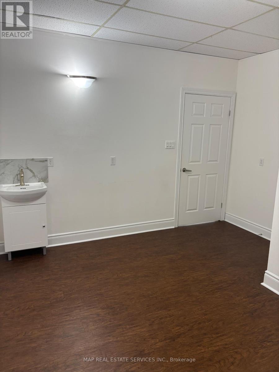 846 Browns Line, Toronto, Ontario  M8M 3W2 - Photo 7 - W12369308
