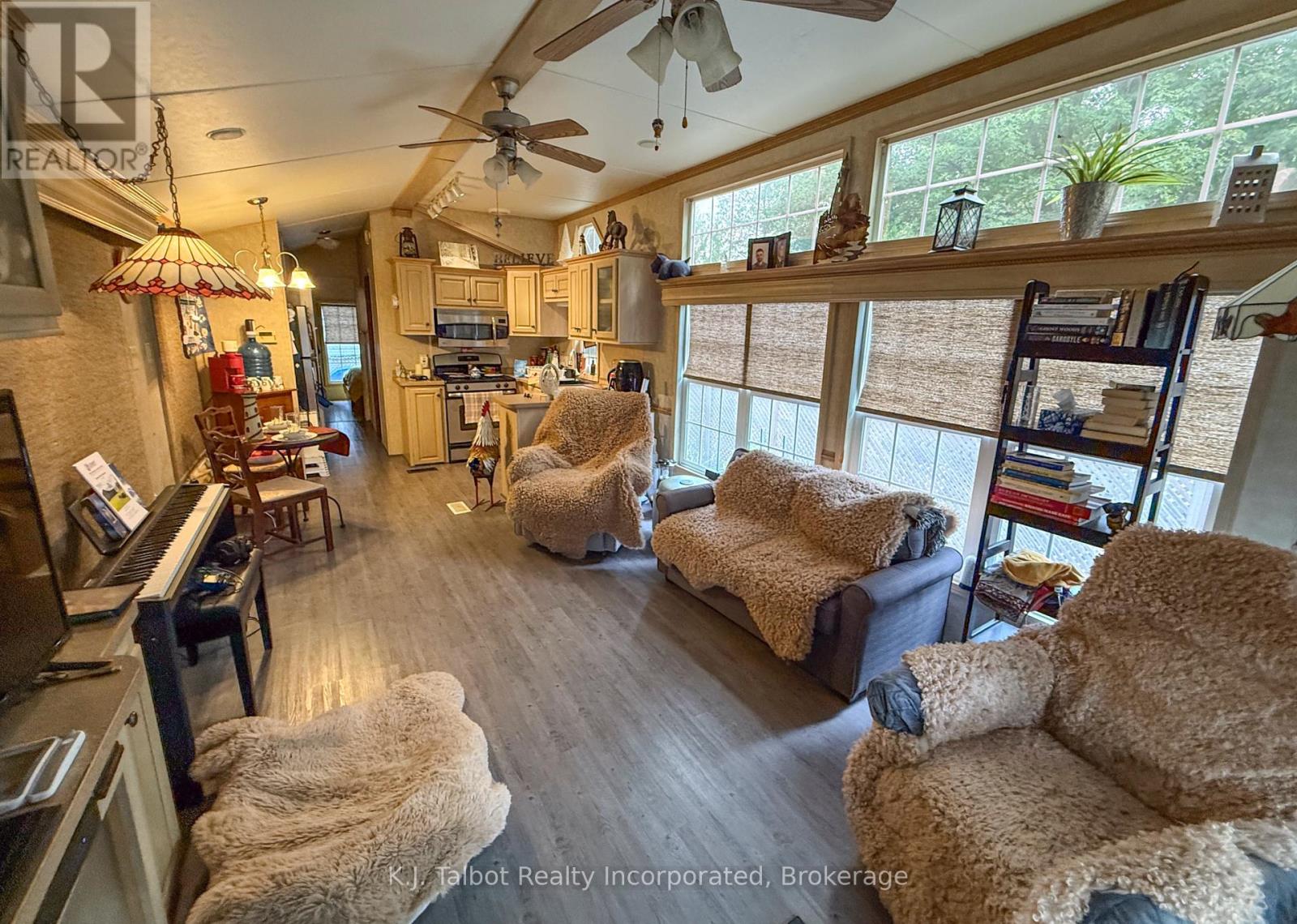 Unit 36 Beacon Ln South - 77719 Bluewater Highway, Bluewater, Ontario  N0M 1G0 - Photo 11 - X12369338