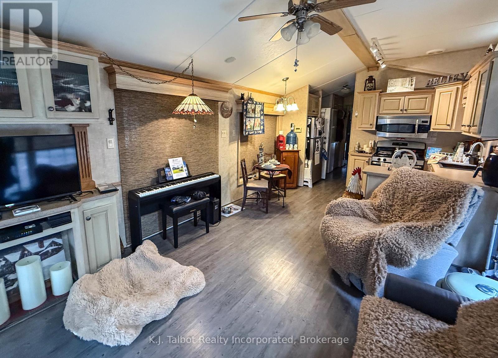 Unit 36 Beacon Ln South - 77719 Bluewater Highway, Bluewater, Ontario  N0M 1G0 - Photo 3 - X12369338