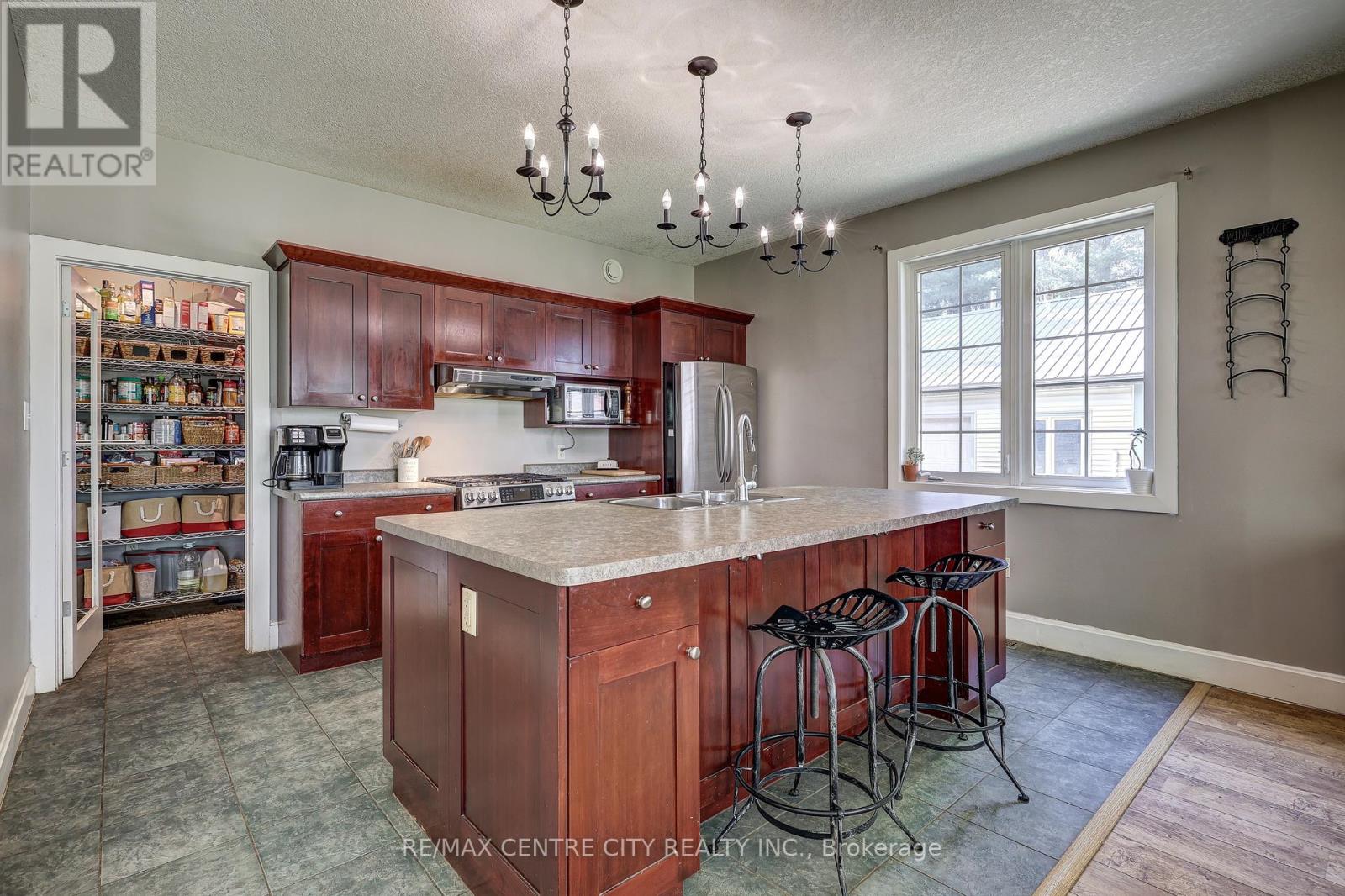 35035 Lake Line, Southwold, Ontario  N5L 1J1 - Photo 12 - X12369385