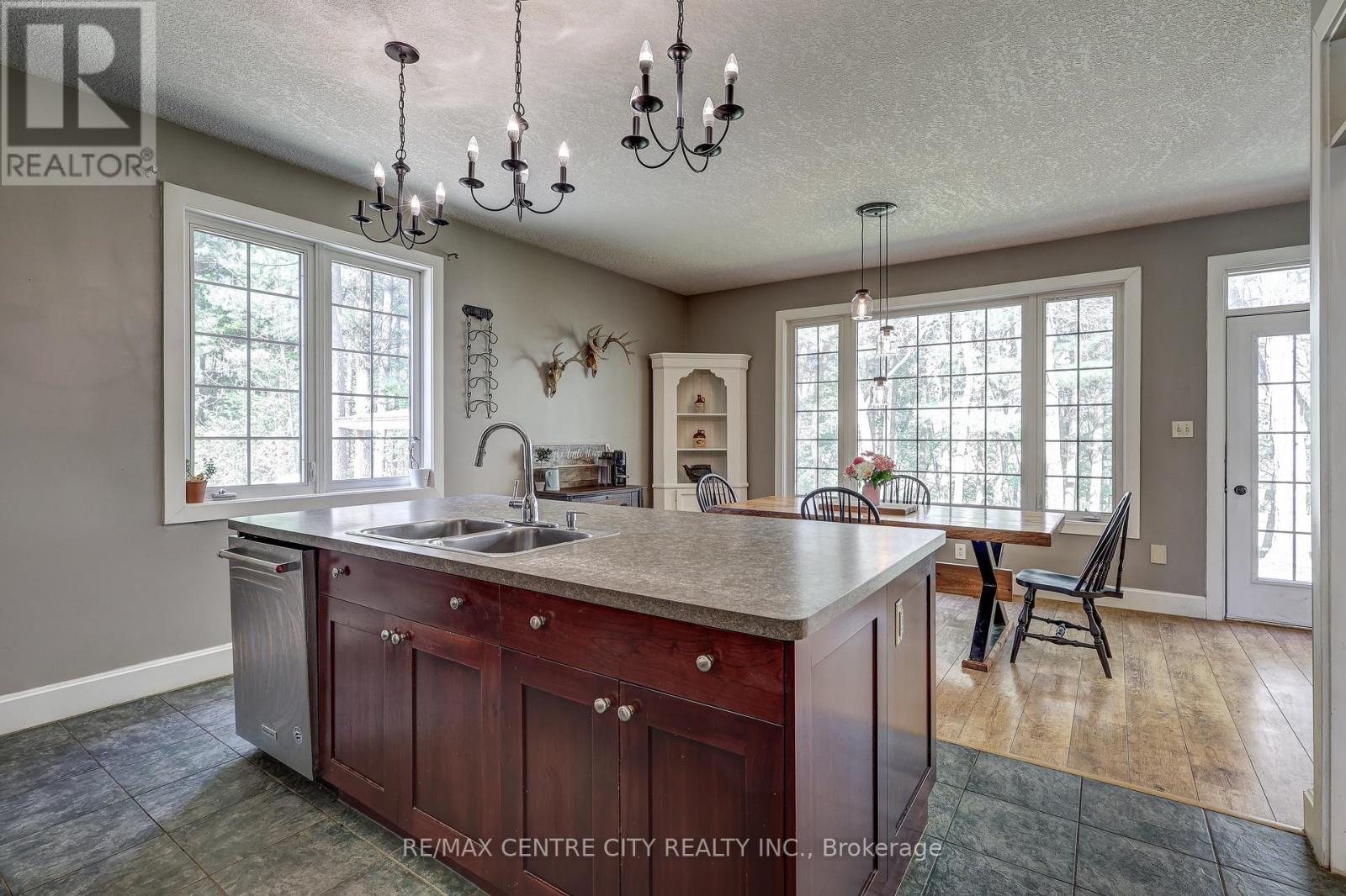 35035 Lake Line, Southwold, Ontario  N5L 1J1 - Photo 13 - X12369385