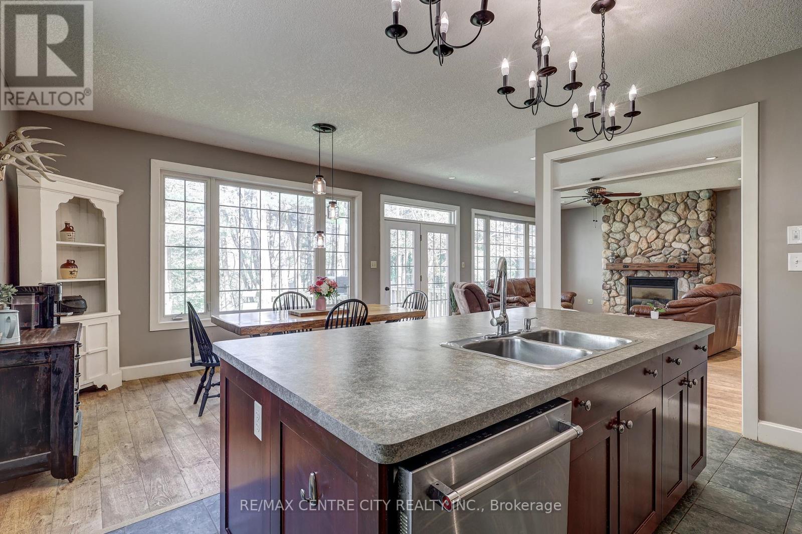 35035 Lake Line, Southwold, Ontario  N5L 1J1 - Photo 14 - X12369385
