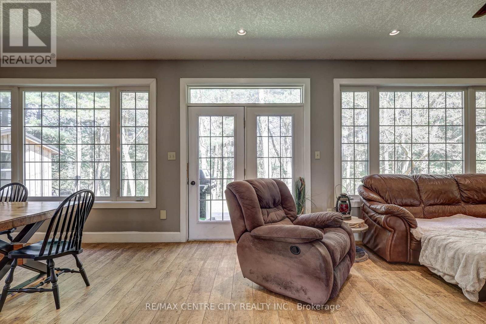 35035 Lake Line, Southwold, Ontario  N5L 1J1 - Photo 15 - X12369385