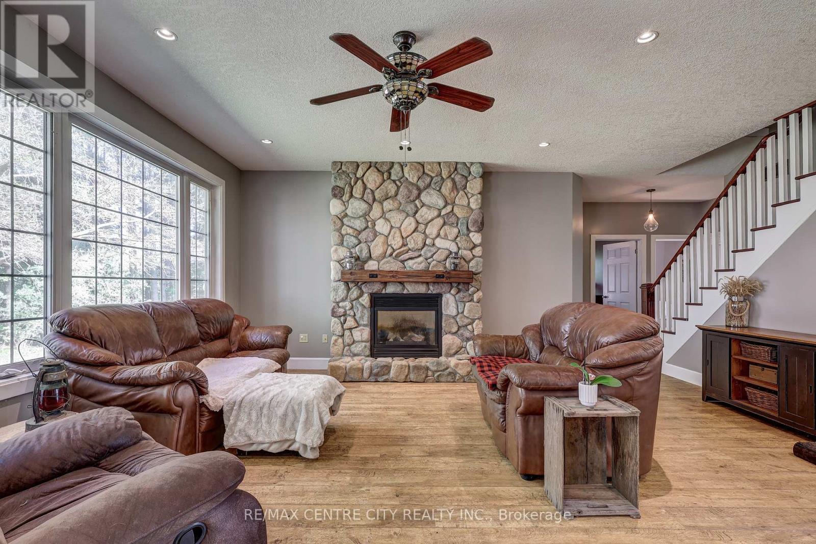 35035 Lake Line, Southwold, Ontario  N5L 1J1 - Photo 16 - X12369385