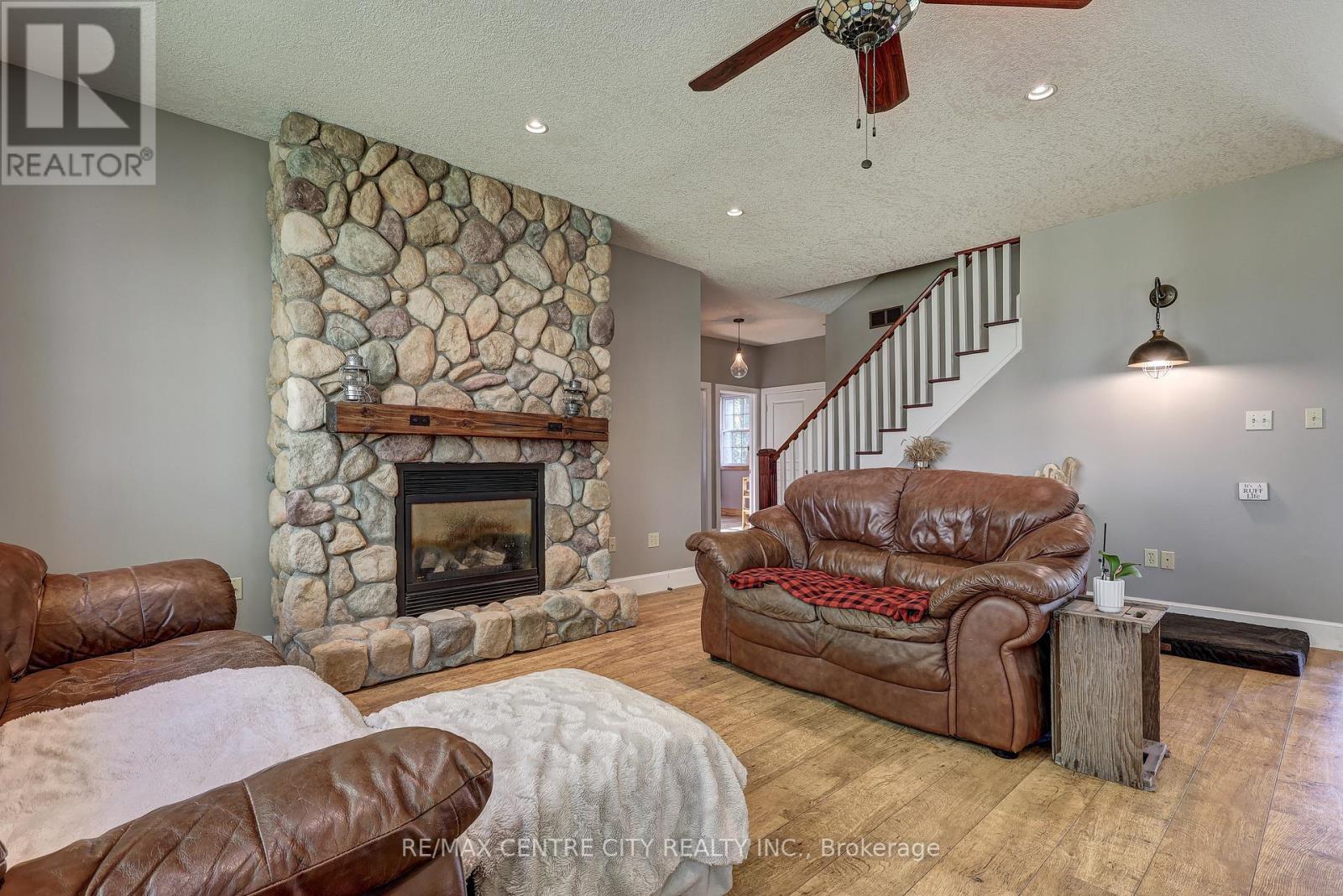 35035 Lake Line, Southwold, Ontario  N5L 1J1 - Photo 17 - X12369385