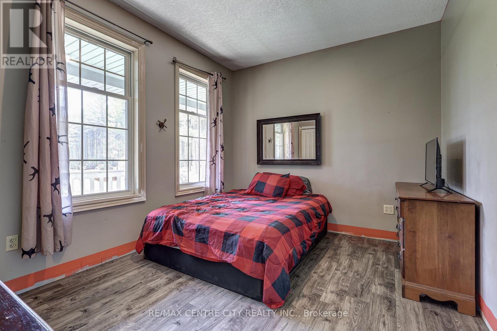 35035 Lake Line, Southwold, Ontario  N5L 1J1 - Photo 19 - X12369385