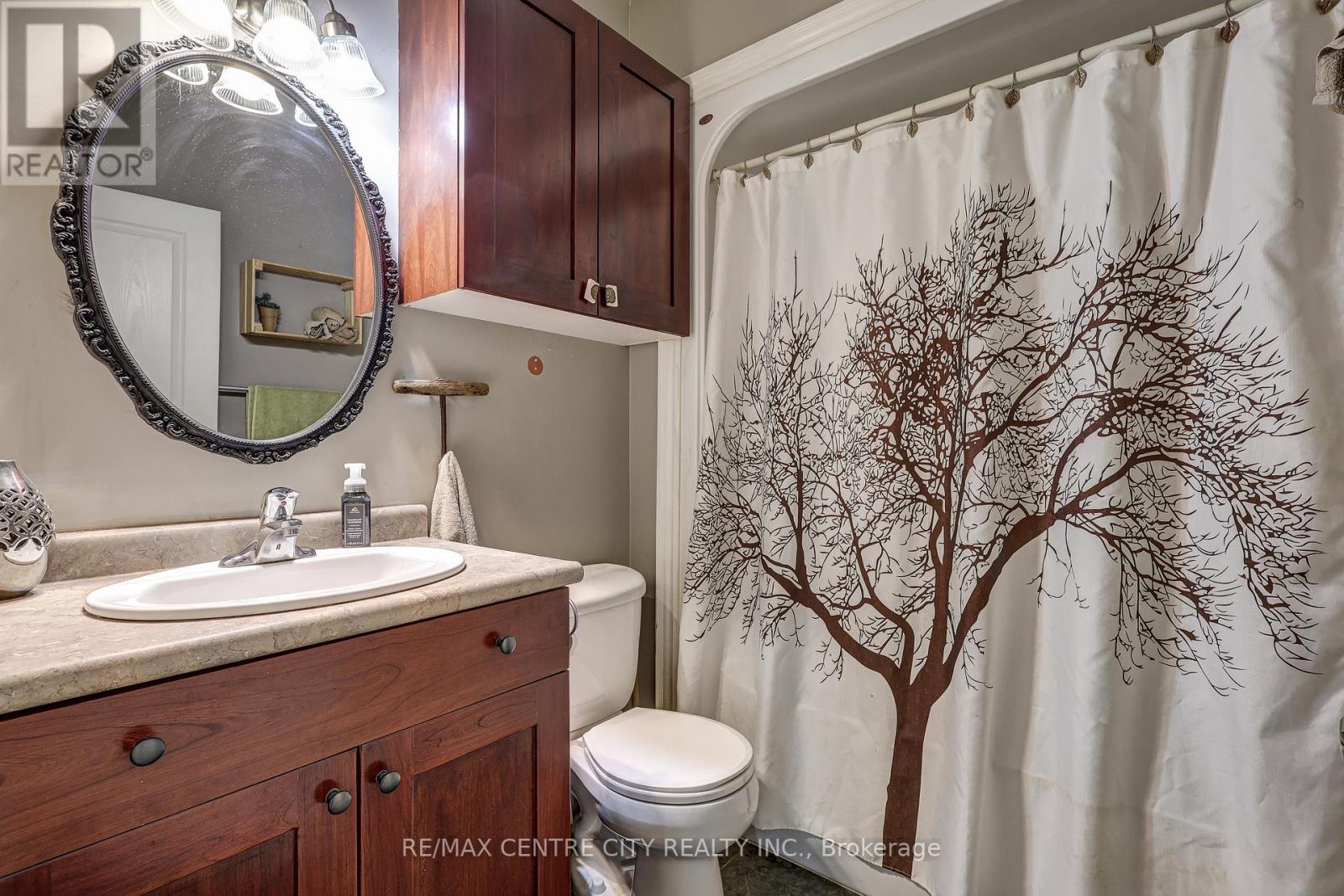 35035 Lake Line, Southwold, Ontario  N5L 1J1 - Photo 21 - X12369385