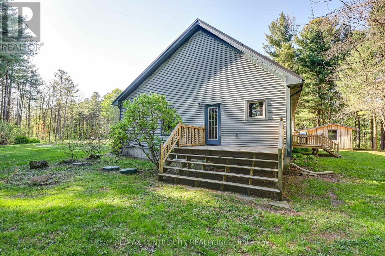 35035 Lake Line, Southwold, Ontario  N5L 1J1 - Photo 23 - X12369385