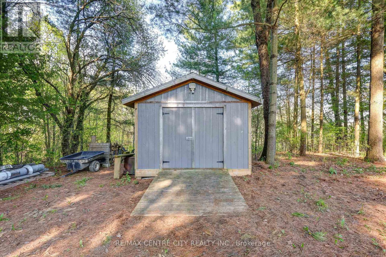 35035 Lake Line, Southwold, Ontario  N5L 1J1 - Photo 32 - X12369385