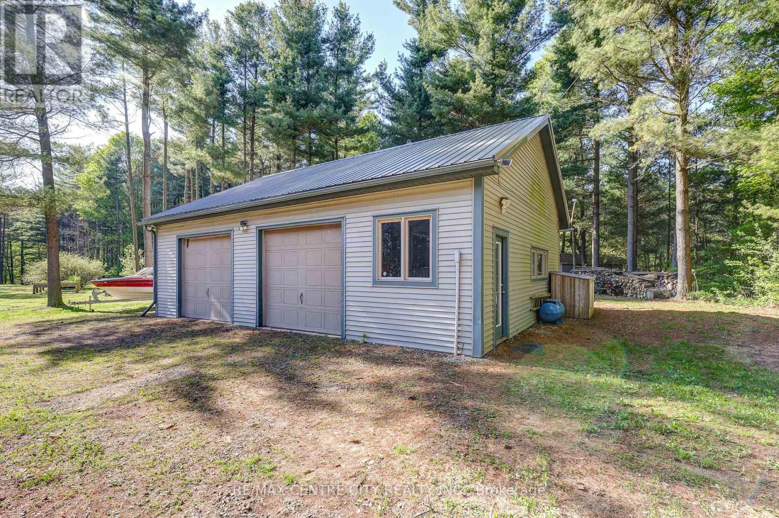 35035 Lake Line, Southwold, Ontario  N5L 1J1 - Photo 33 - X12369385