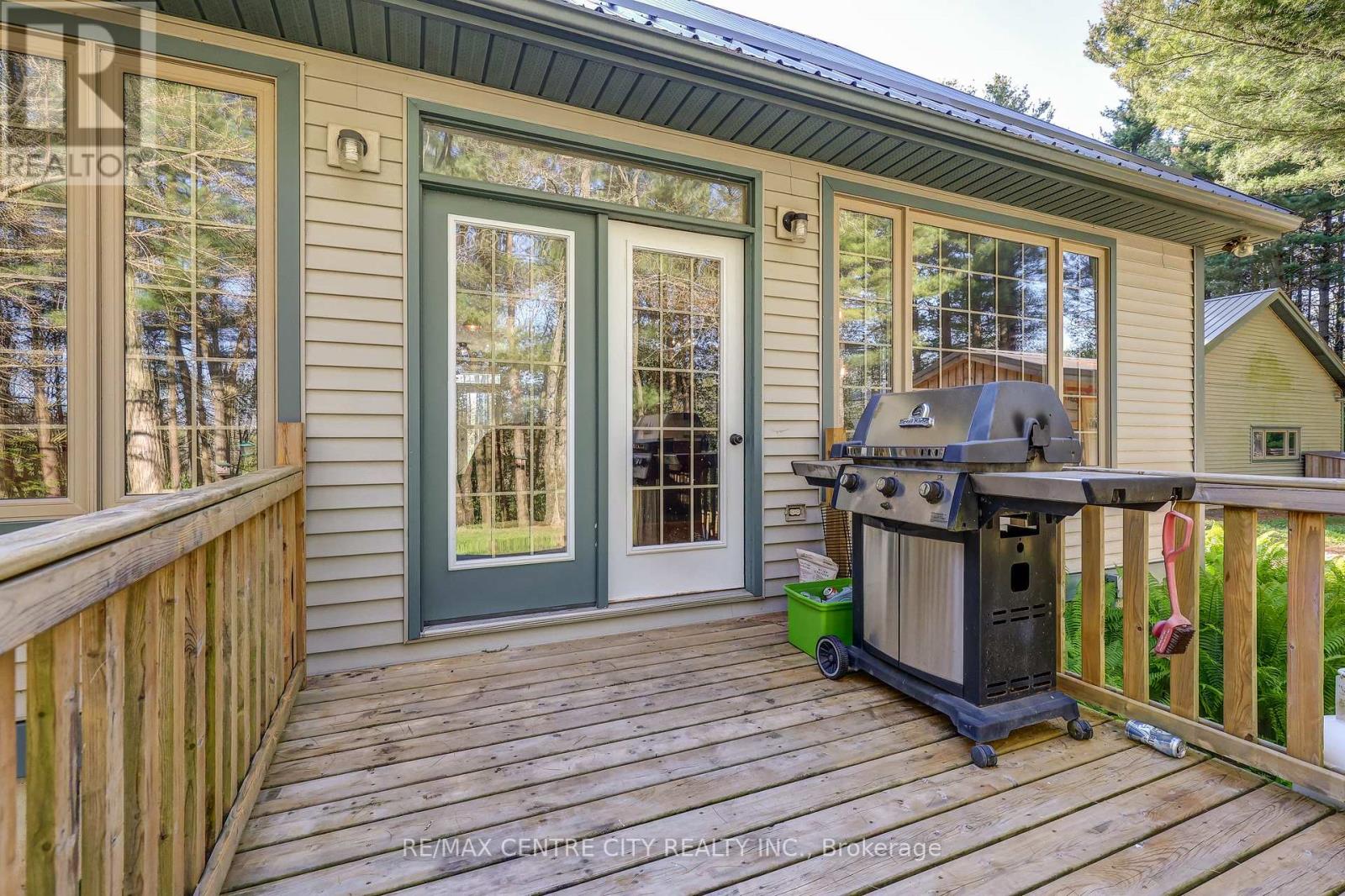 35035 Lake Line, Southwold, Ontario  N5L 1J1 - Photo 39 - X12369385