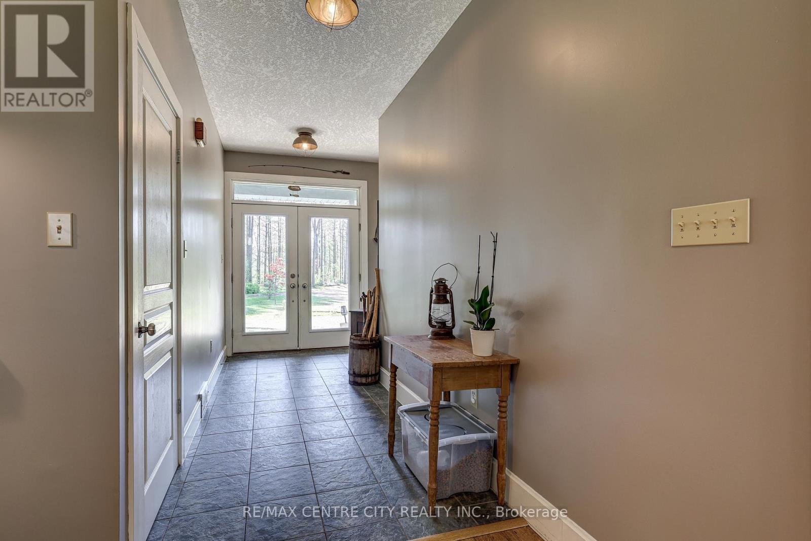 35035 Lake Line, Southwold, Ontario  N5L 1J1 - Photo 22 - X12369386