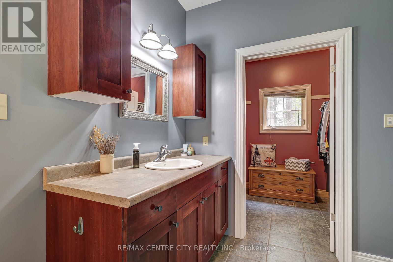 35035 Lake Line, Southwold, Ontario  N5L 1J1 - Photo 30 - X12369386