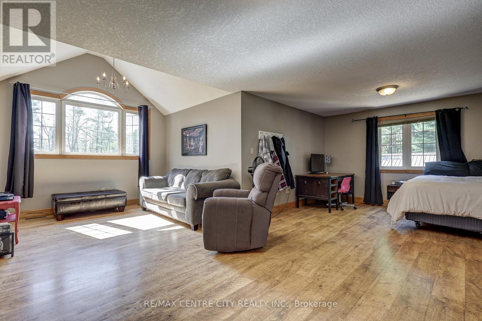 35035 Lake Line, Southwold, Ontario  N5L 1J1 - Photo 33 - X12369386