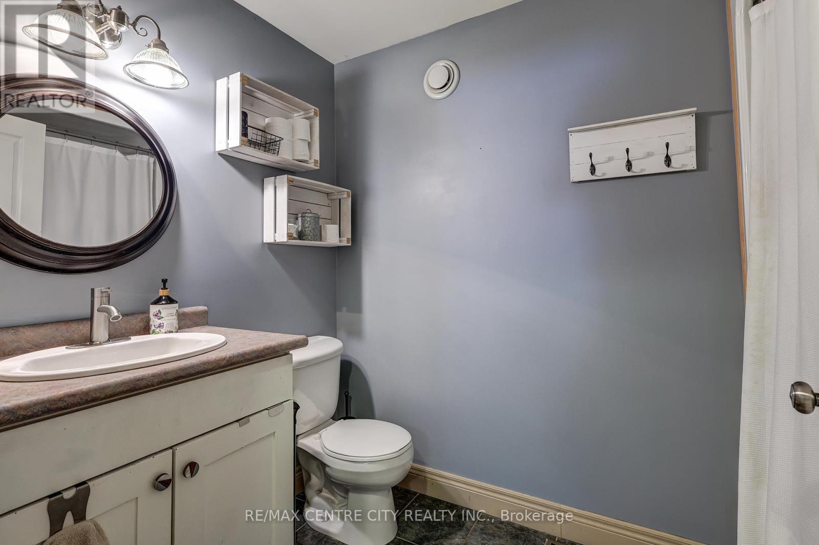 35035 Lake Line, Southwold, Ontario  N5L 1J1 - Photo 36 - X12369386