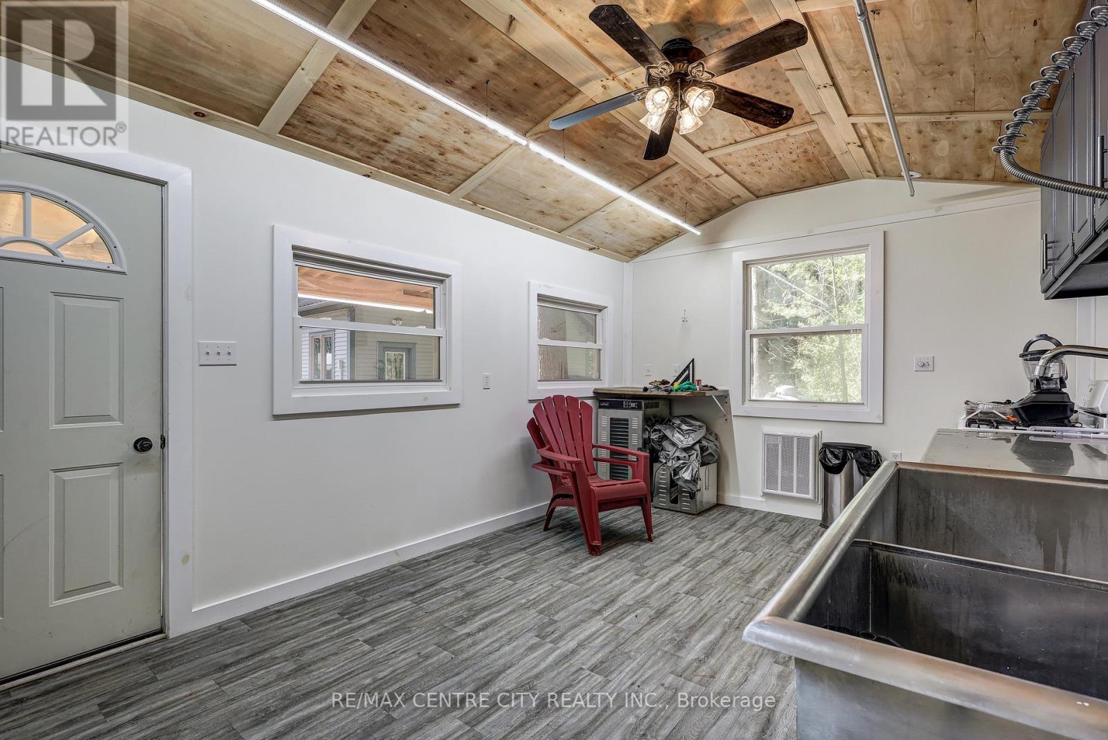 35035 Lake Line, Southwold, Ontario  N5L 1J1 - Photo 38 - X12369386