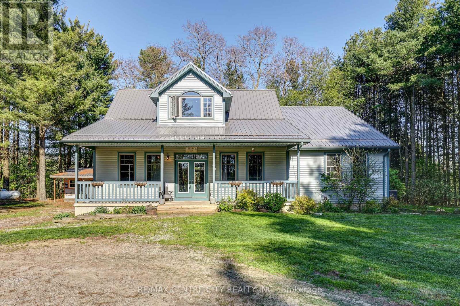 35035 Lake Line, Southwold, Ontario  N5L 1J1 - Photo 5 - X12369386