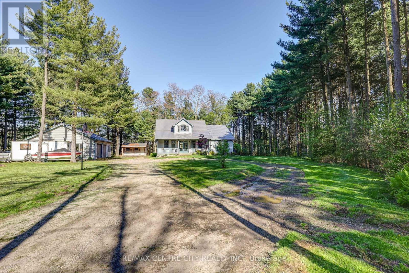35035 Lake Line, Southwold, Ontario  N5L 1J1 - Photo 7 - X12369386