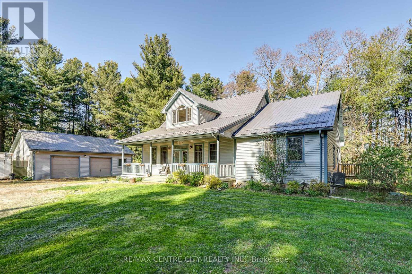 35035 Lake Line, Southwold, Ontario  N5L 1J1 - Photo 8 - X12369386