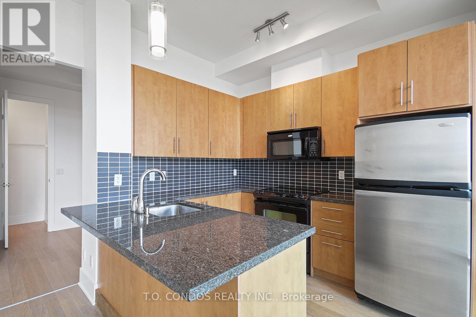 523 - 120 Homewood Avenue, Toronto, Ontario  M4Y 2J3 - Photo 15 - C12369390