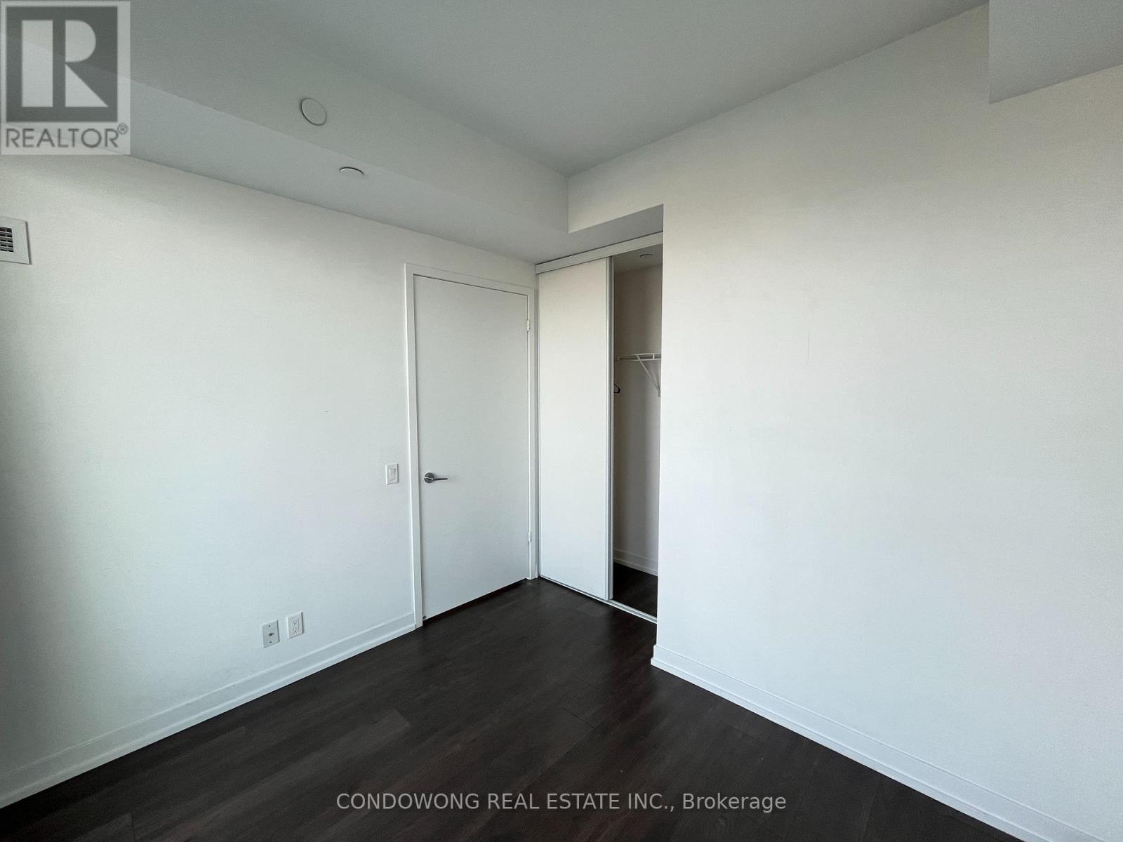 507 - 898 Portage Parkway, Vaughan, Ontario  L4K 0J6 - Photo 5 - N12369402
