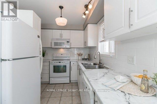1989 Prince Court, Innisfil, Ontario  L9S 0E7 - Photo 4 - N12369403